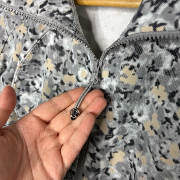 Lululemon Nice Asana Jacket Not So Petite Fleur Silver Spoon size 10 - Picture 3 of 11